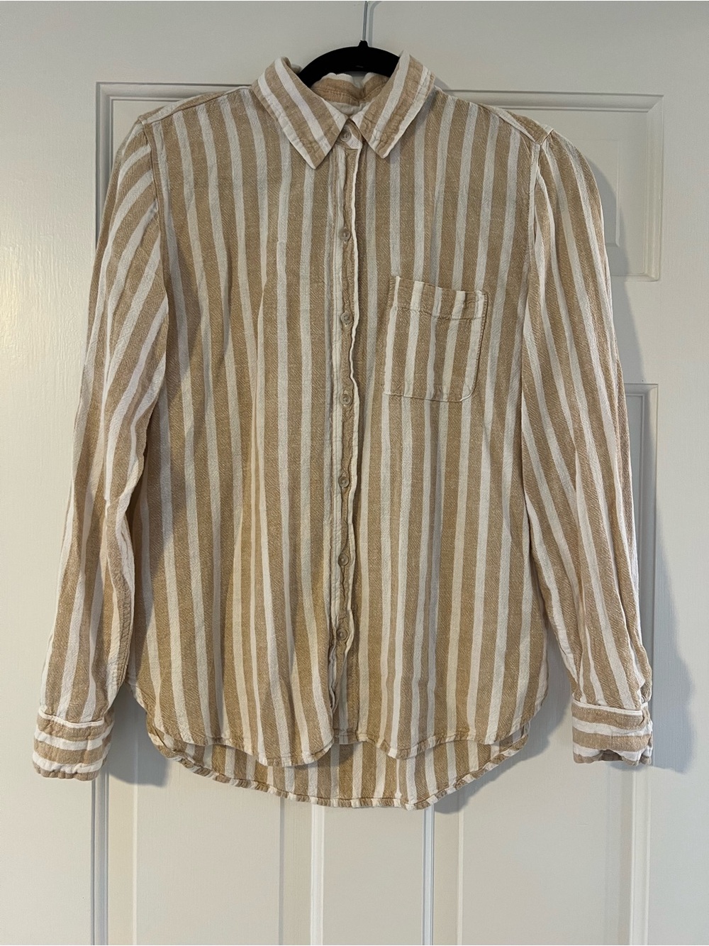 Universal Thread Beige and White Striped Casual Linen Button-Down Shirt